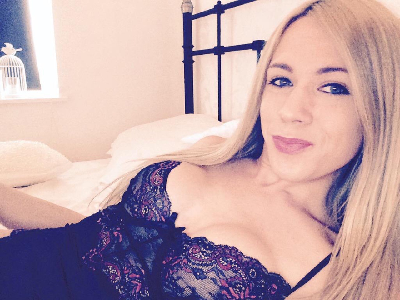 Blondie en quête de sensations fortes rencontre-Milf-Laon