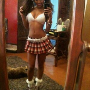 Brune chaude de Saintes cherche plan audacieux sans blabla inutile ce soir maintenant Leïla - rencontre-Beurette-Saintes