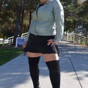 Coincée à la maison, besoin d’action là maintenant Valérie - rencontre-Libertine-Annecy